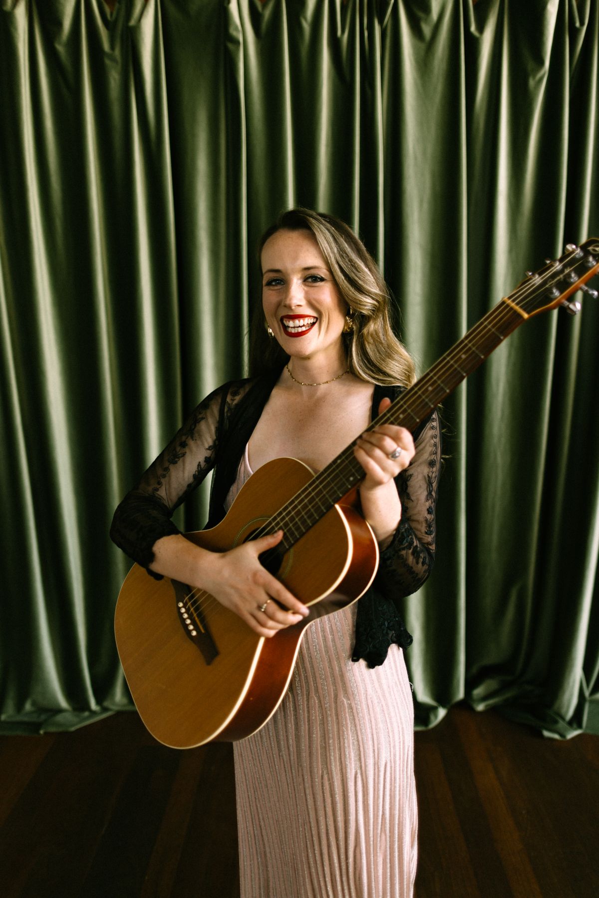 Erin McMahon, singer-songwriter in Perth