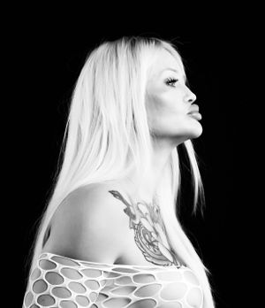 Kim Lana – Bookings, Events, and Bio – Surreal