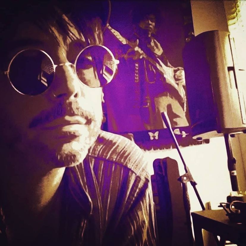 Profile image of Dee Wire