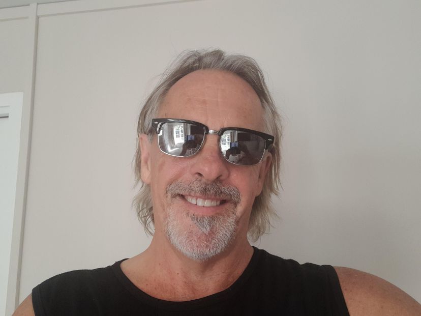 Profile image of MIK HENDERSON