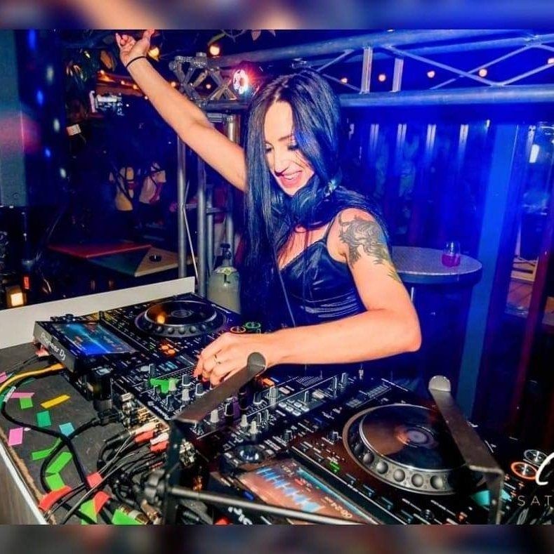 Profile image of DJ Jenna