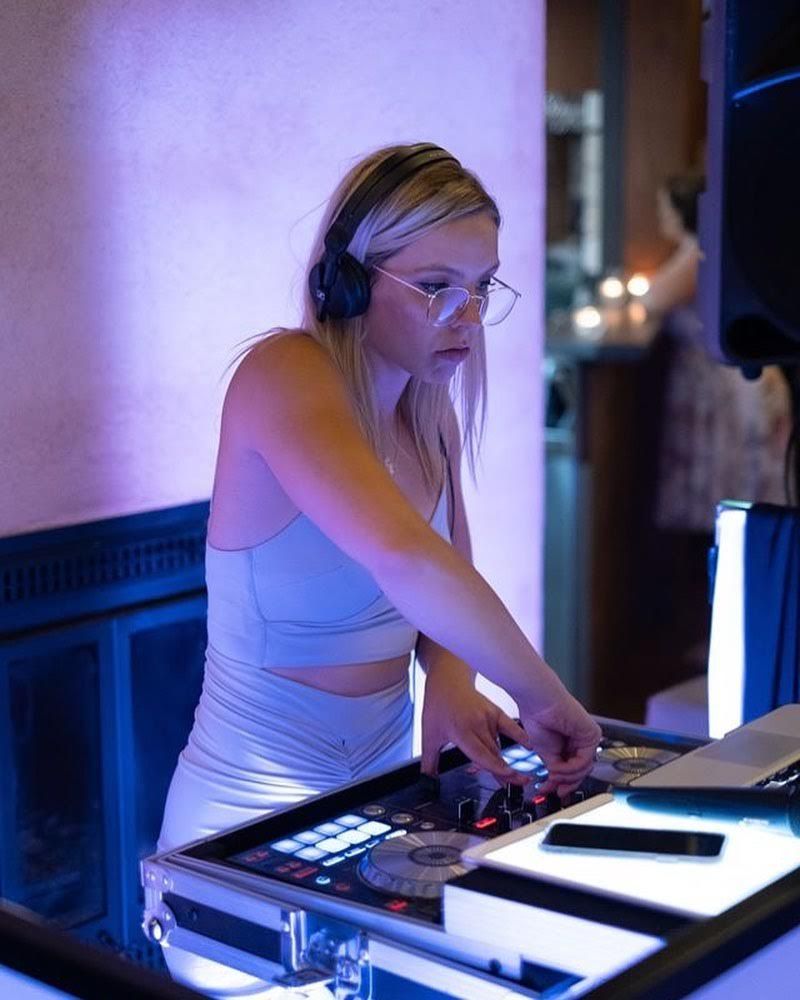 Profile image of DJ Sofie (W)