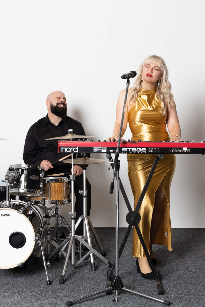 Profile image of Black & Gold Jon & Elly Duo